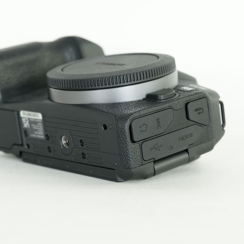 Canon EOS R8 Canon EOS R8