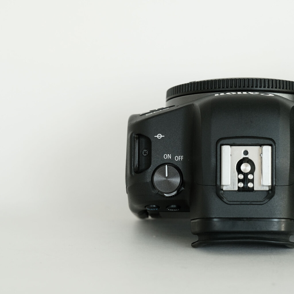 Canon EOS R6 Canon EOS R6