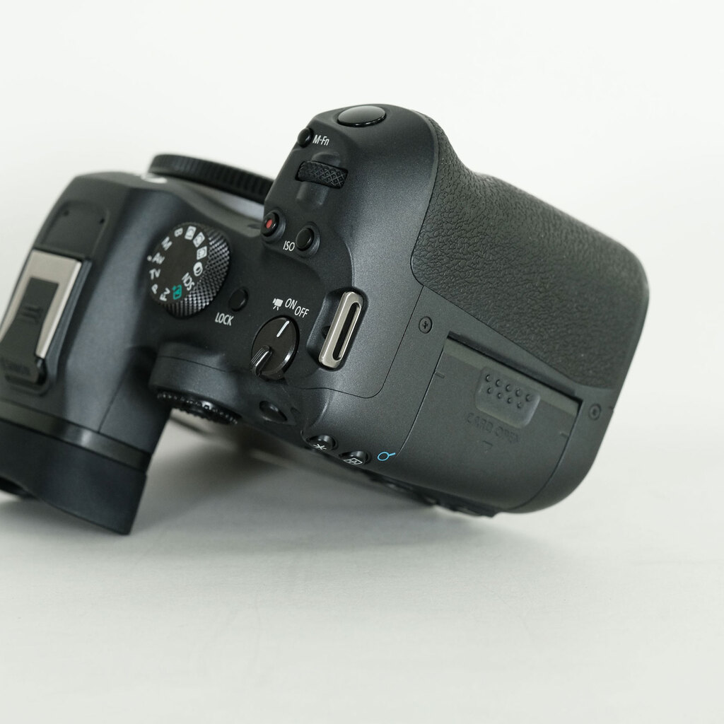 Canon EOS R7 Canon EOS R7