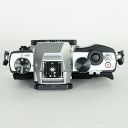 OLYMPUS OM-D E-M5 ボディ シルバー OLYMPUS OM-D E-M5 ボディ シルバー