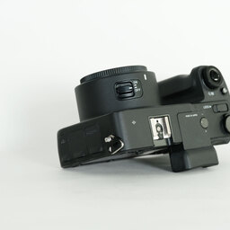 SIGMA sd Quattro & Art 30mm F1.4 DC HSM レンズキット SIGMA sd Quattro & Art 30mm F1.4 DC HSM レンズキット