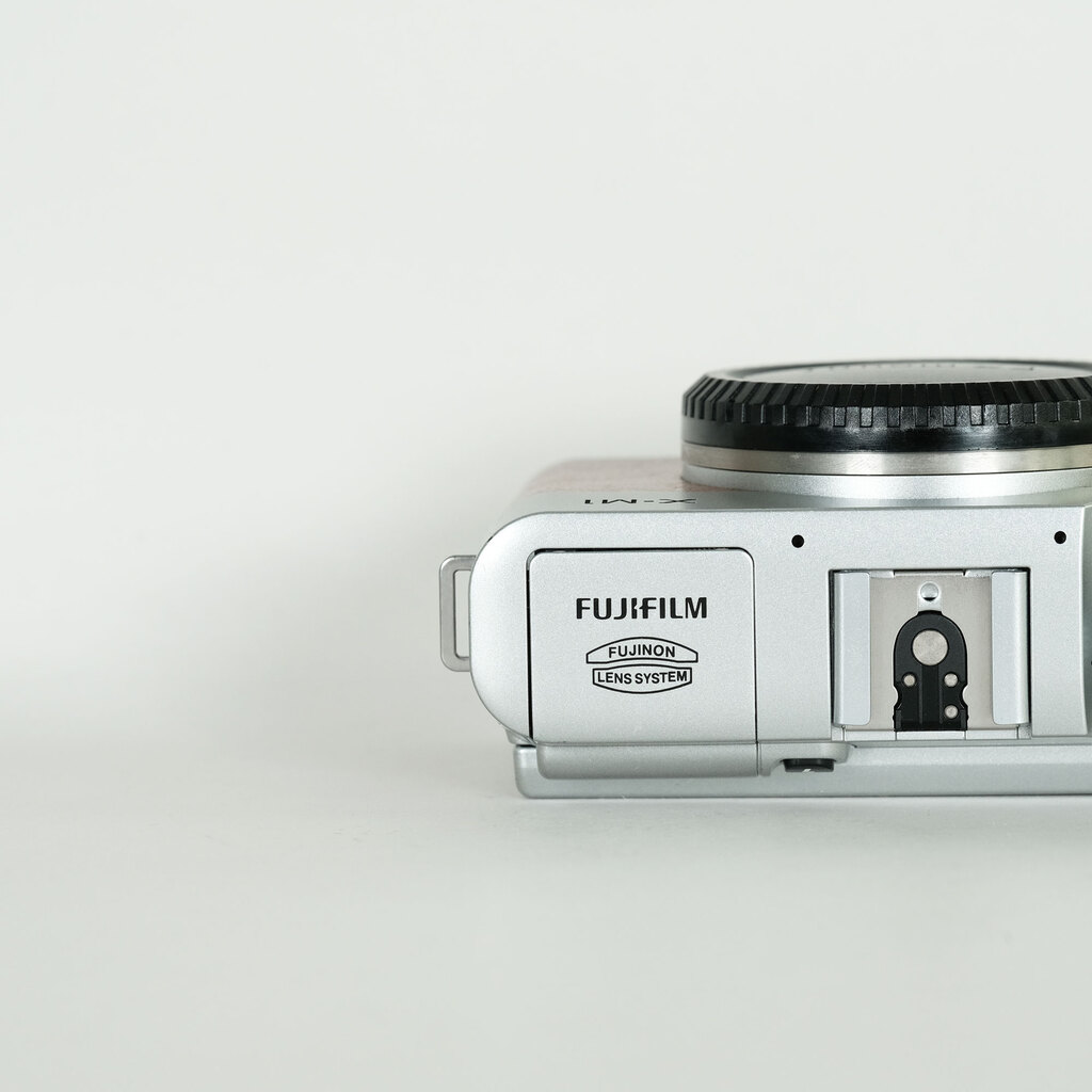 FUJIFILM X-M1 ボディ ブラウン FUJIFILM X-M1 ボディ ブラウン