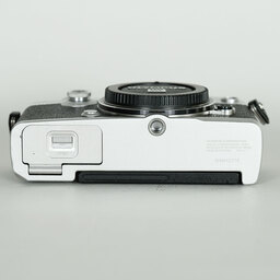 OLYMPUS PEN-F