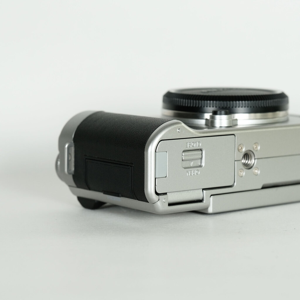 FUJIFILM X-A3 ボディ  シルバー FUJIFILM X-A3 ボディ  シルバー