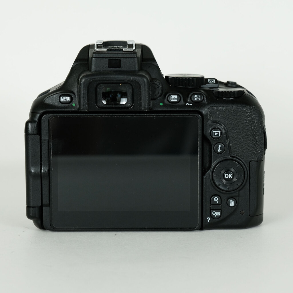 Nikon d5600 ジャンク ニコン Nikon D5600 一眼レフカメラ DX VR AF-P NIKKOR 18-55mm