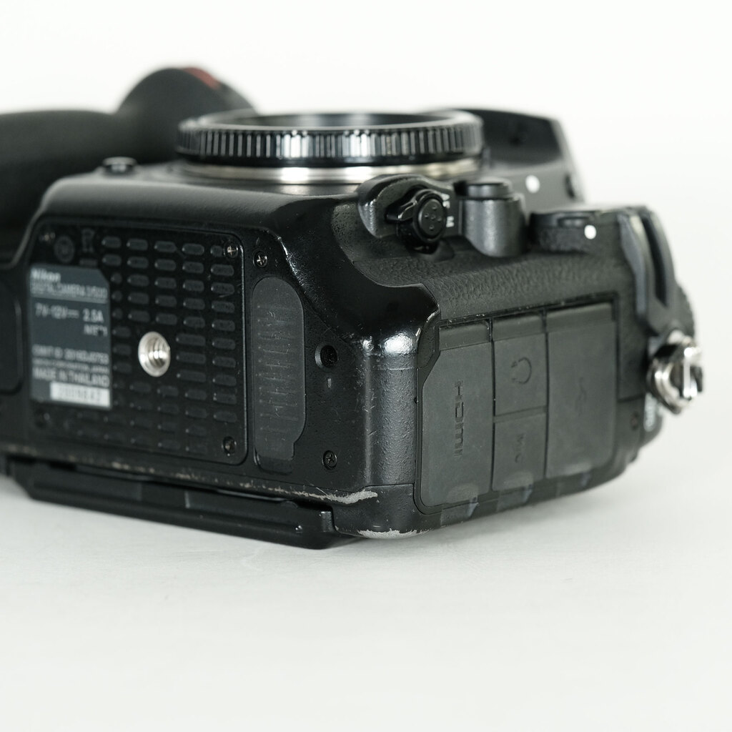 Nikon D500 本体のみ Amazon | Nikon D500 DXフォーマットデジタル一眼レフ（本体のみ