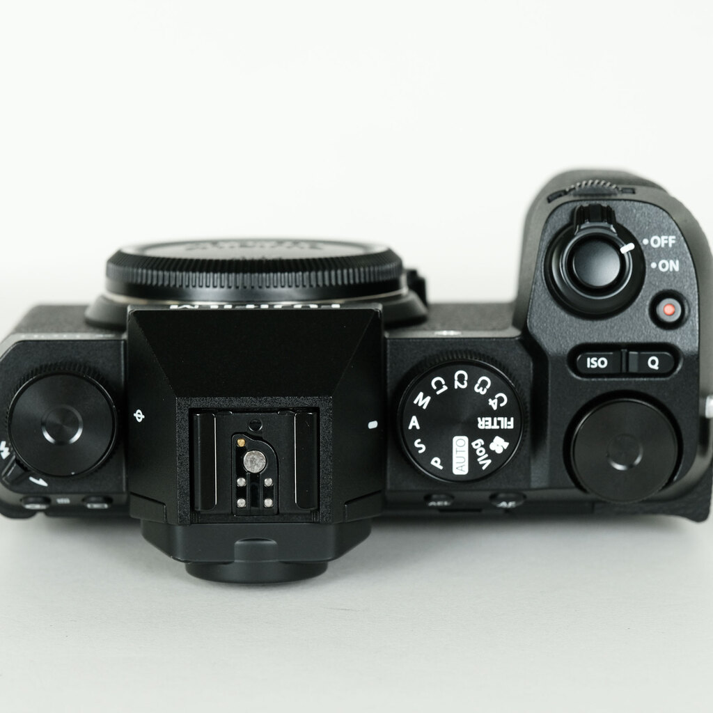 FUJIFILM X-S20
