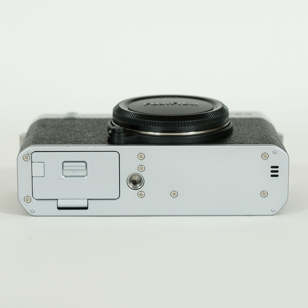 FUJIFILM XE4シルバー 【元箱付き】 FUJIFILM X-E4の出品 | ONE SCENE（ワンシーン）