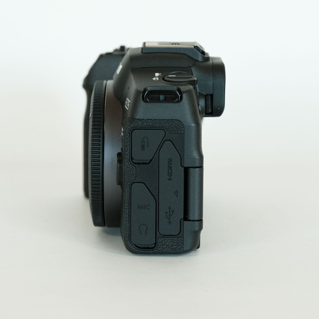 Canon EOS R8 Canon EOS R8