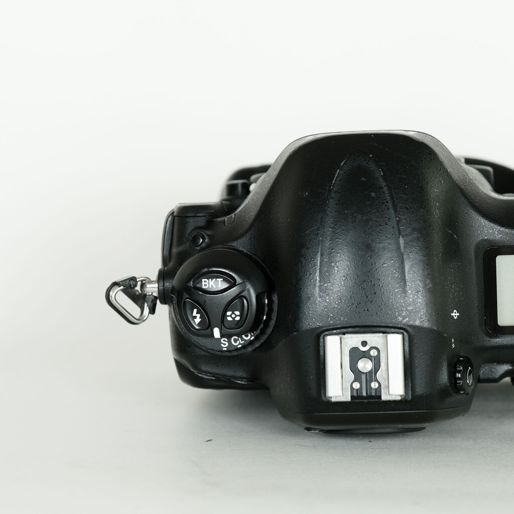Nikon D4Sの出品 | ONE SCENE（ワンシーン）