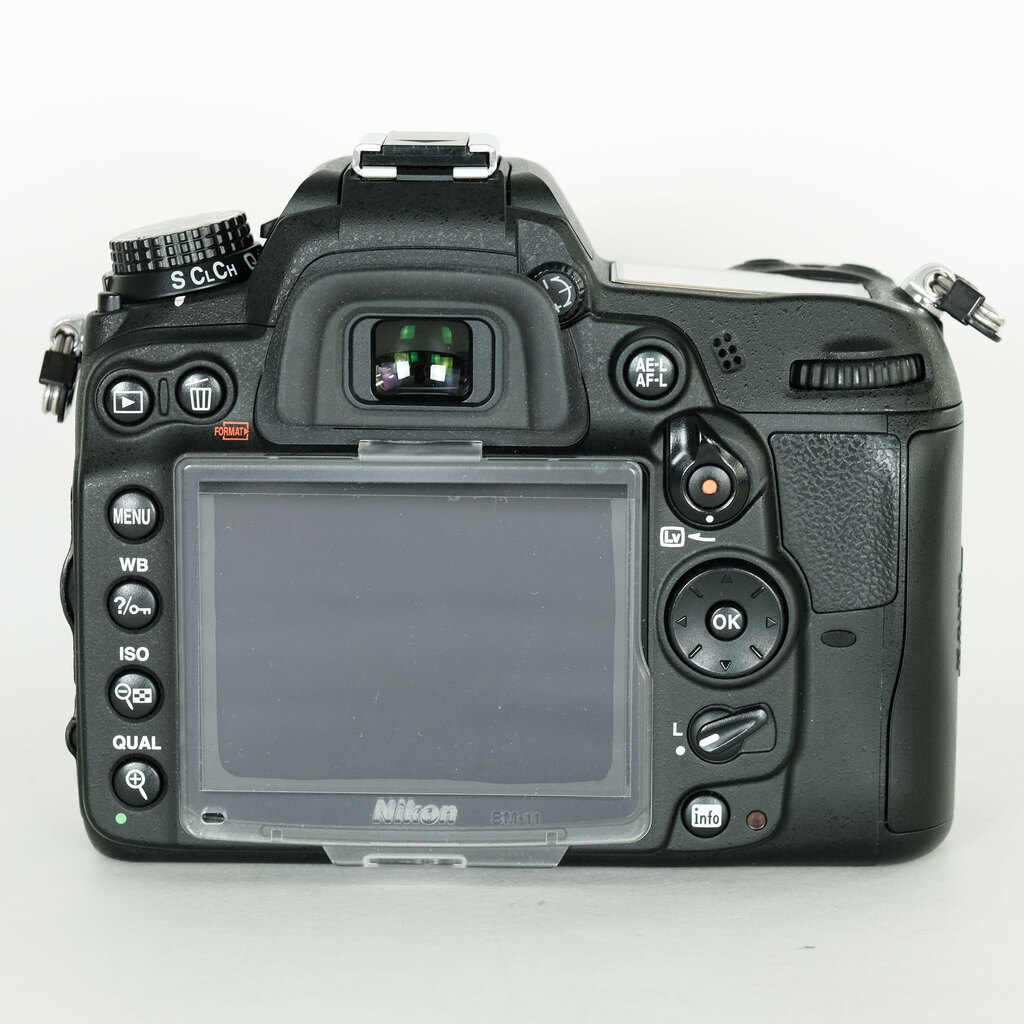 本日18:00までの出品！Nikon D7000ボディ・レンズとカバー付 Nikon D7000の出品 | ONE SCENE（ワンシーン）