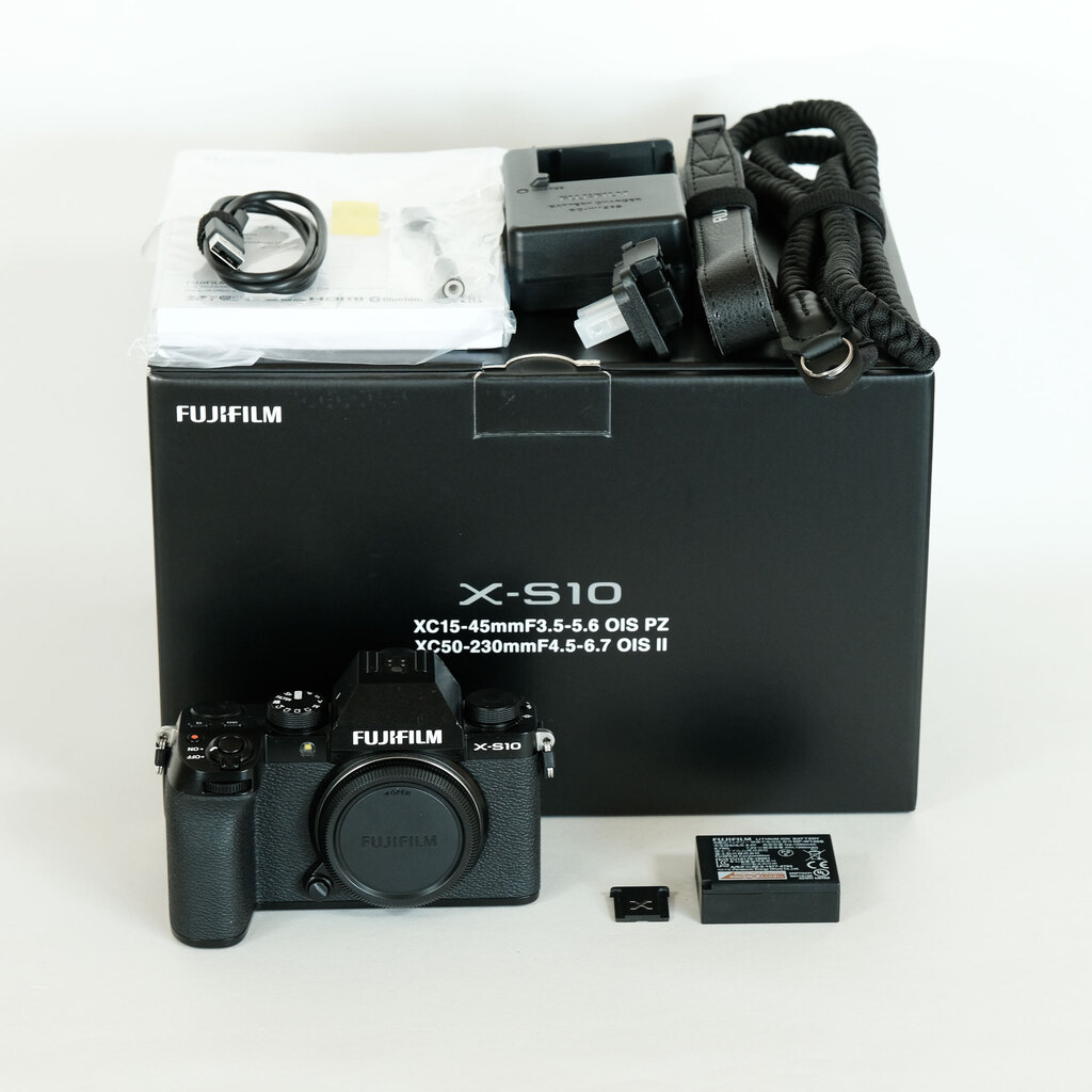 Fujifilm X-S10 本体と箱 FUJIFILM X-S10の出品 | ONE SCENE（ワンシーン）