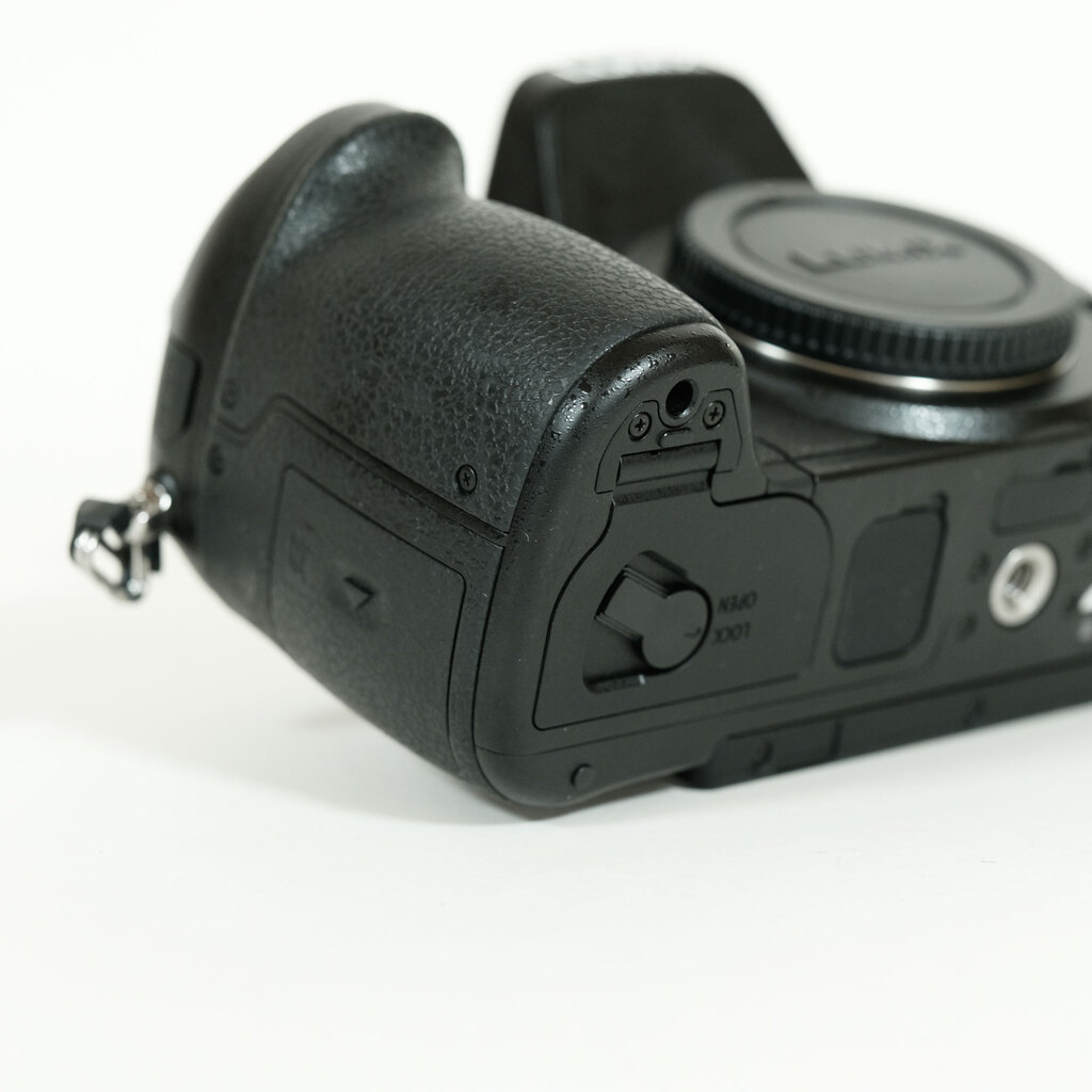 Panasonic LUMIX DMC-GH4 Panasonic LUMIX DMC-GH4