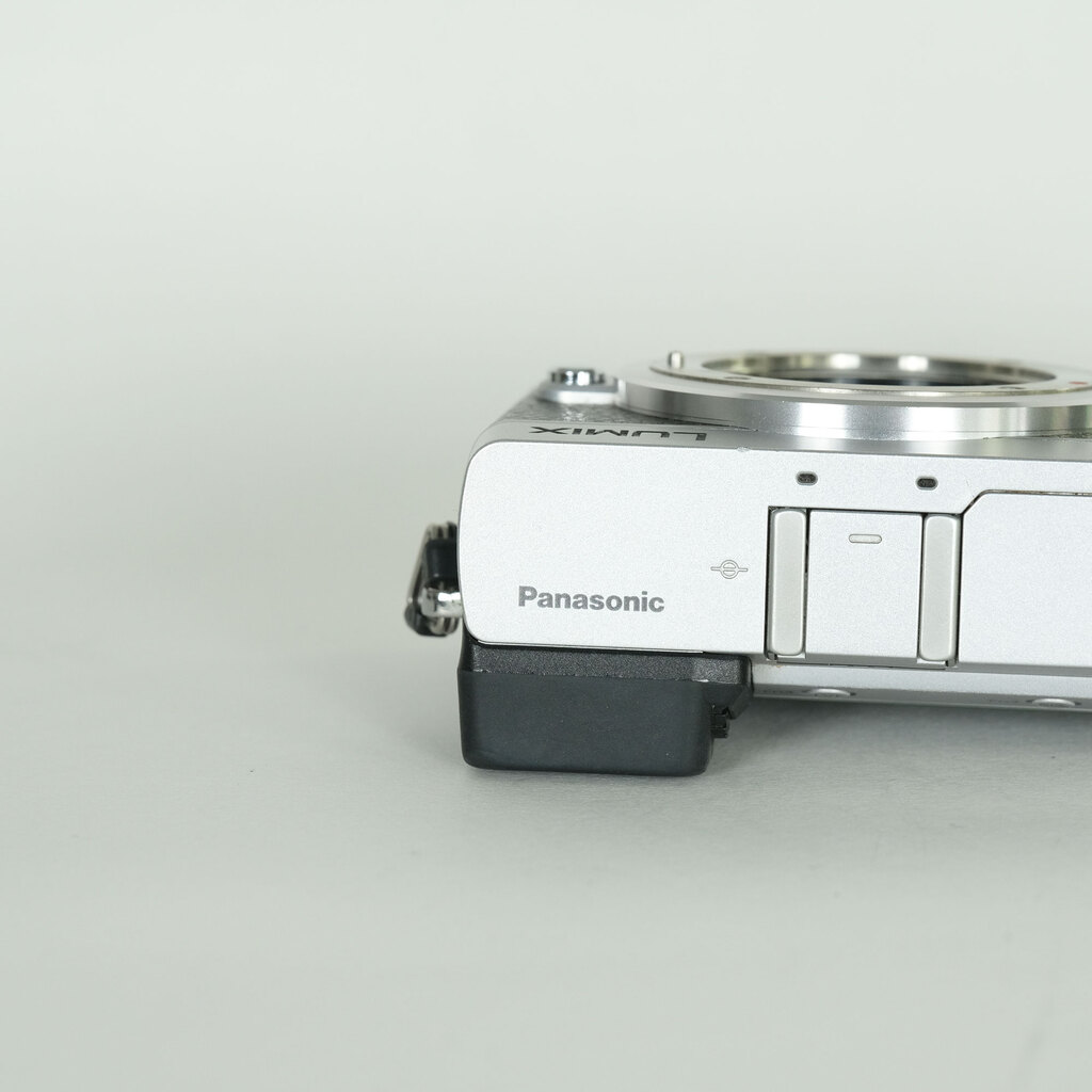 Panasonic LUMIX DMC-GX7MK2 ボディ シルバー Panasonic LUMIX DMC-GX7MK2 ボディ シルバー