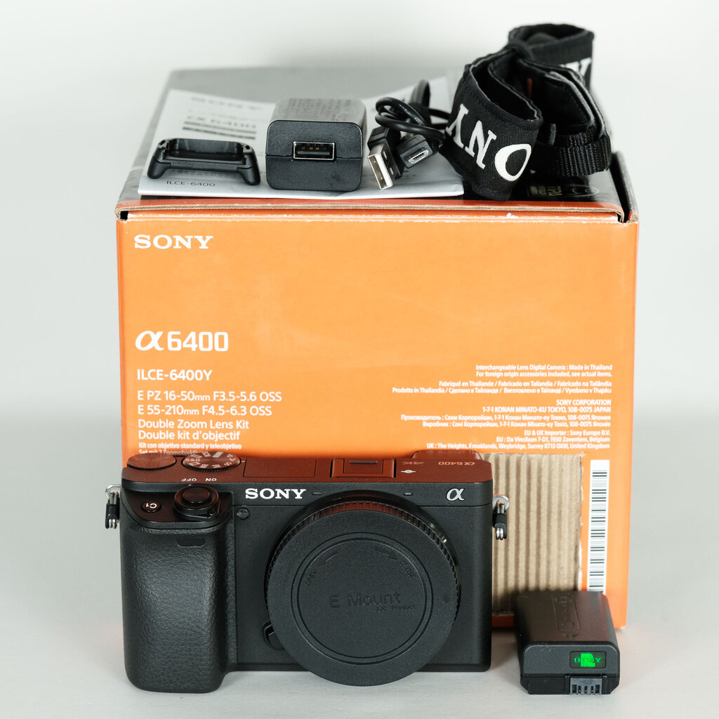 【1000ショット数】SONY α6400 ILCE-6400 バッテリー付き SONY α6400(ILCE-6400)の出品 | ONE SCENE(ワンシーン)