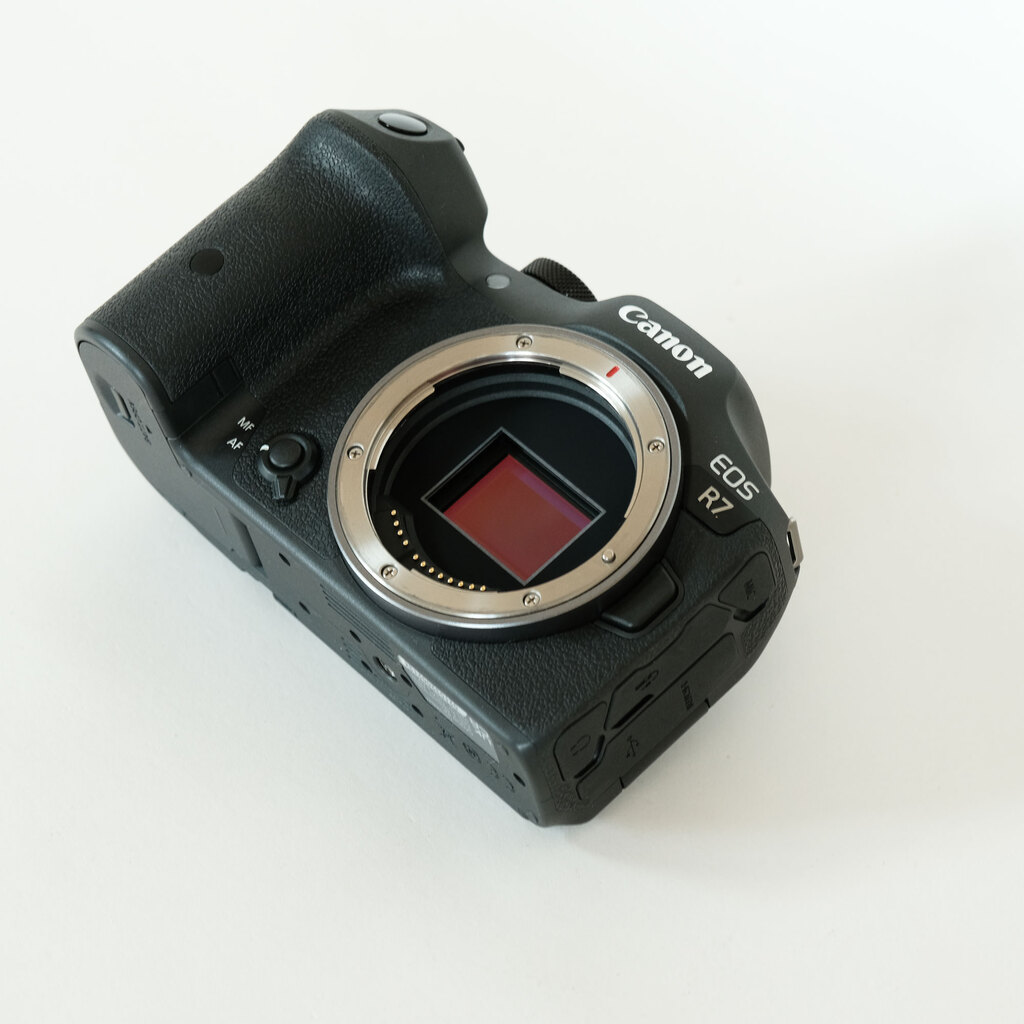 Canon EOS R7 Canon EOS R7