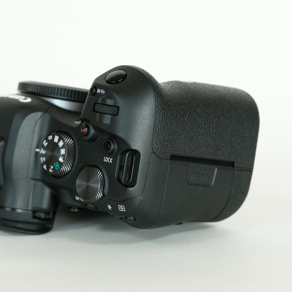 Canon EOS R6 Canon EOS R6