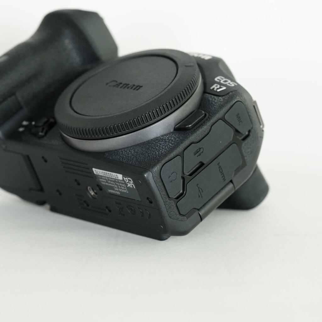 Canon EOS R7 Canon EOS R7