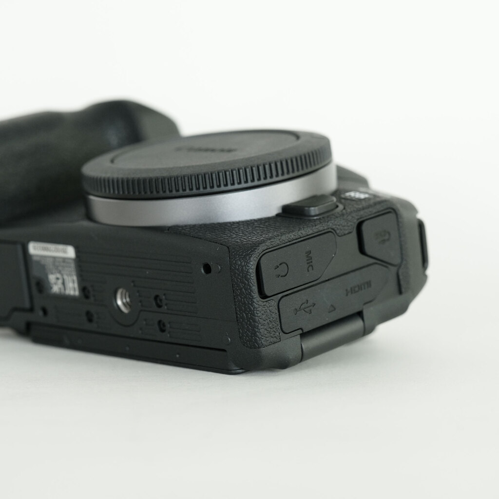 Canon EOS R8 Canon EOS R8