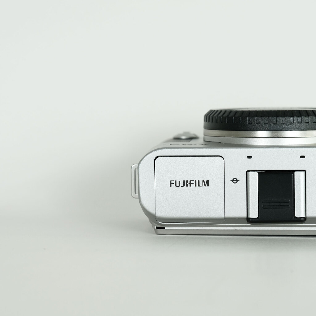 FUJIFILM X-A3 ボディ  シルバー FUJIFILM X-A3 ボディ  シルバー