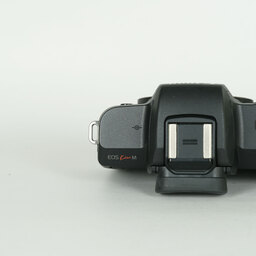 Canon EOS Kiss M Canon EOS Kiss M