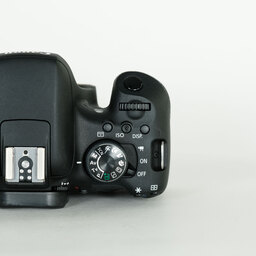 Canon EOS Kiss X8i