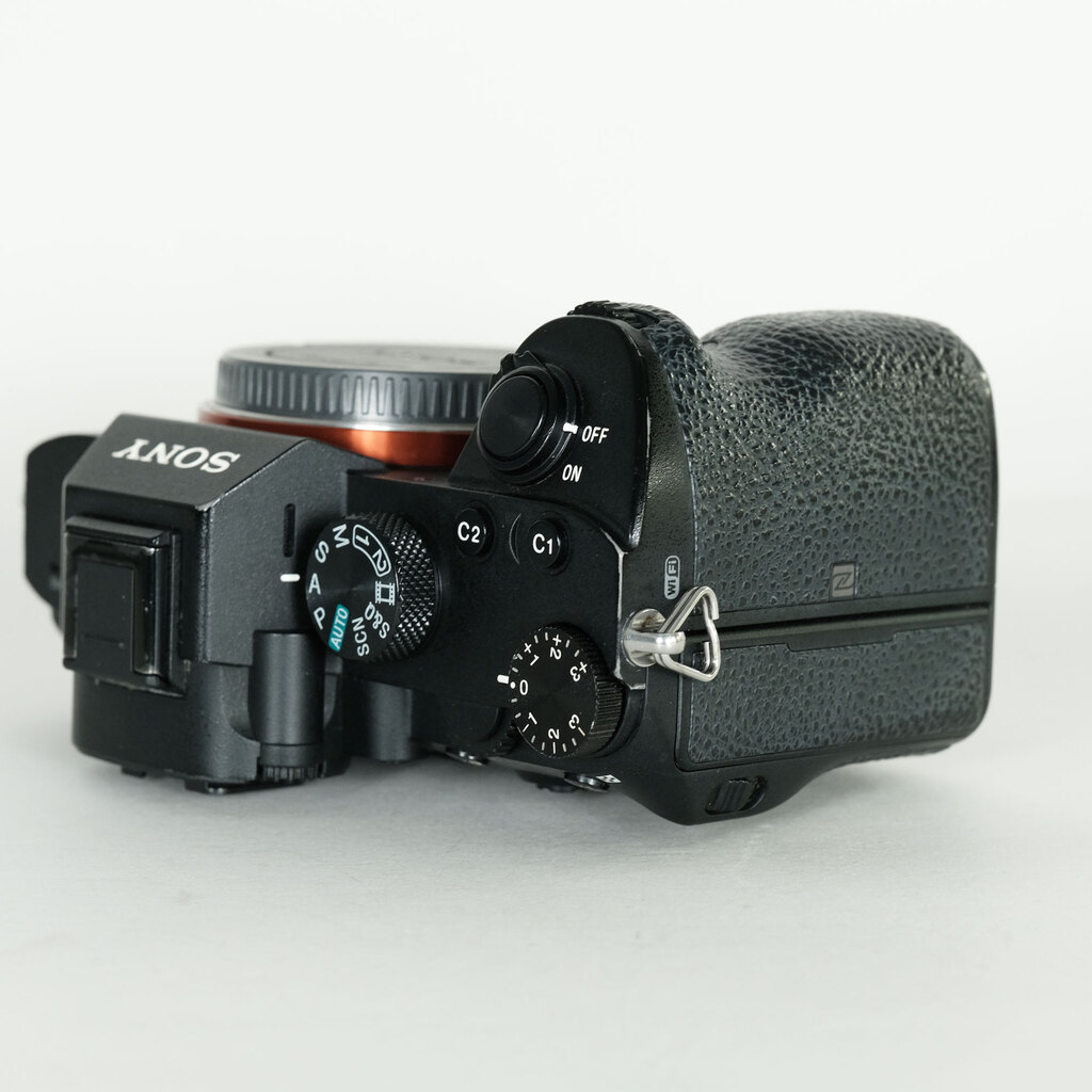 【美品・シャッター1076枚】SONY α7 III ボディ ILCE-7M3 美品｜シャッター数2,213回] SONY α7 III（ILCE-7M3） [ボディ
