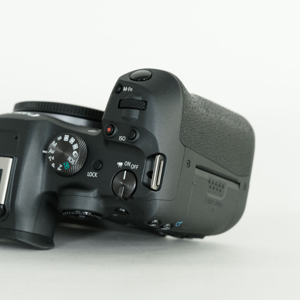 Canon EOS R7 Canon EOS R7