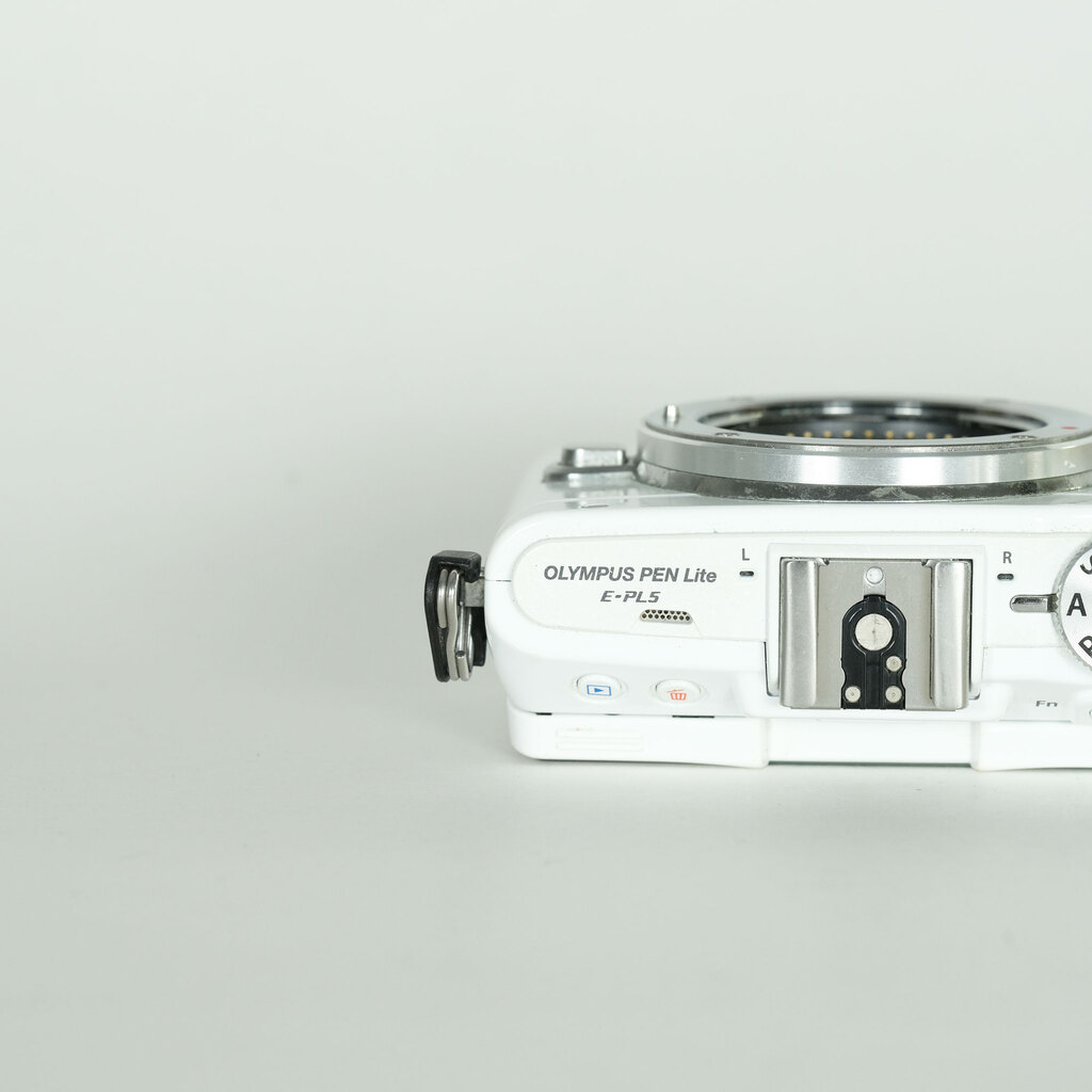 OLYMPUS PEN Lite E-PL5 ボディ ホワイト OLYMPUS PEN Lite E-PL5 ボディ ホワイト