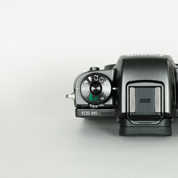 Canon EOS M5