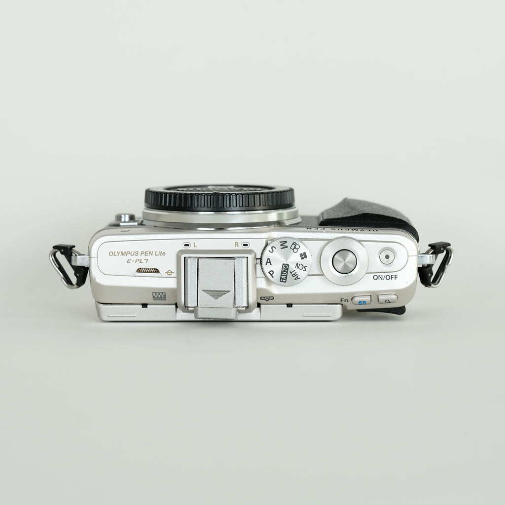 OLYMPUS PEN Lite E-PL7 ボディ シルバー OLYMPUS PEN Lite E-PL7 ボディ シルバー