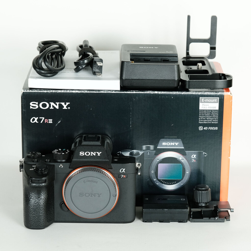 SONY α7R III(ILCE-7RM3) SONY α7R III(ILCE-7RM3)