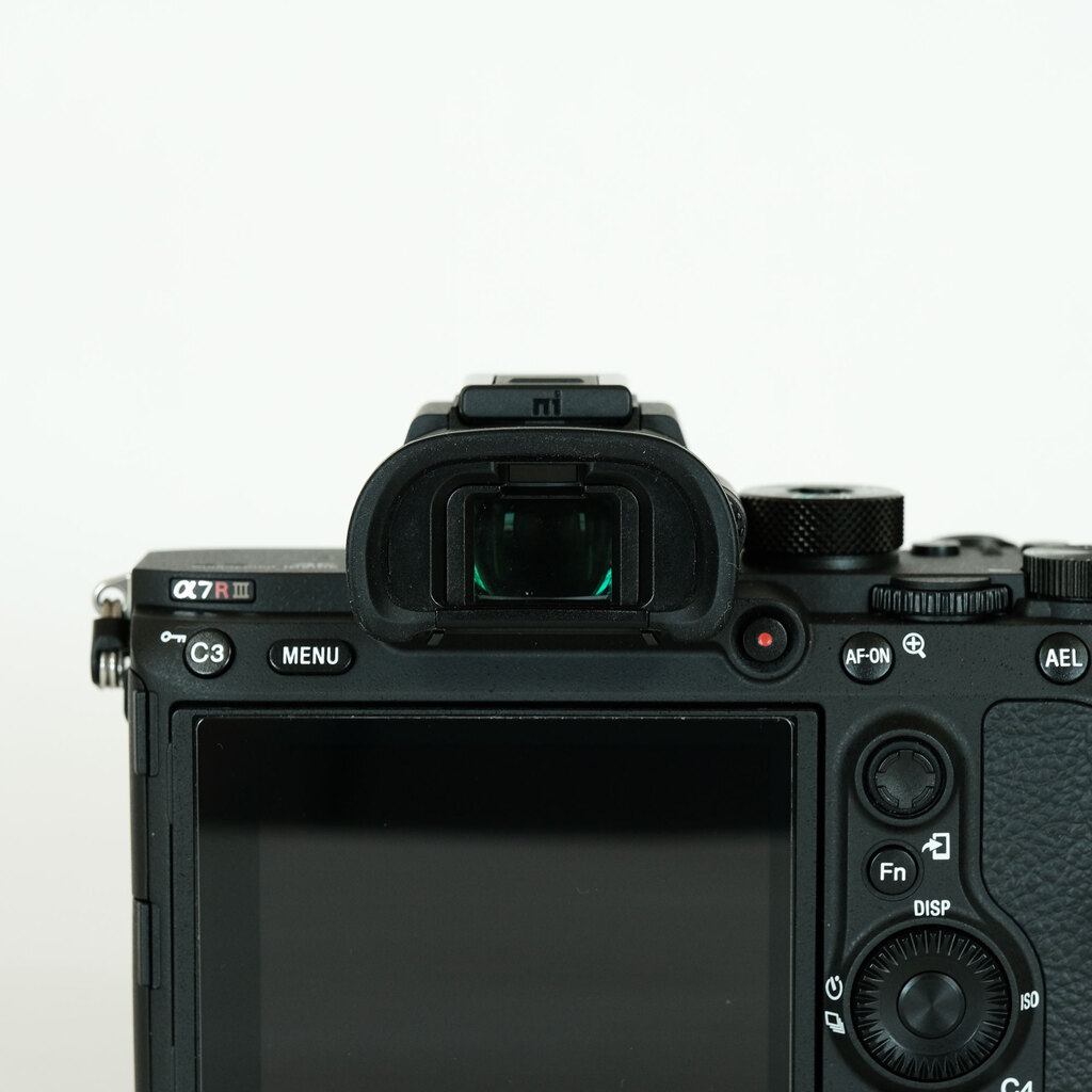 SONY α7R III（ILCE-7RM3）の出品 | ONE SCENE（ワンシーン）