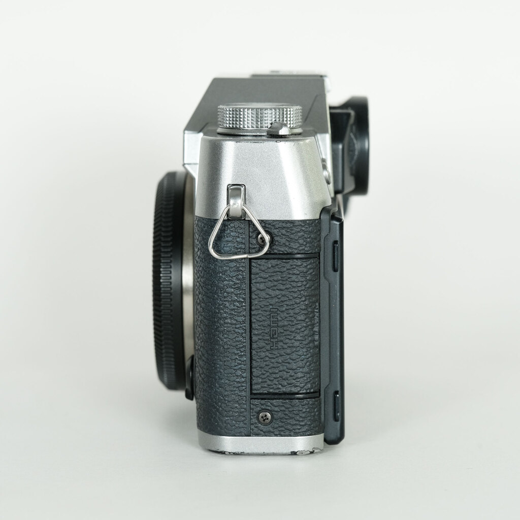 【ワンオーナー】Fujifilm X-T30 チャコールグレー　本体のみ ワンオーナー】Fujifilm X-T30 チャコールグレー 本体のみ ワン