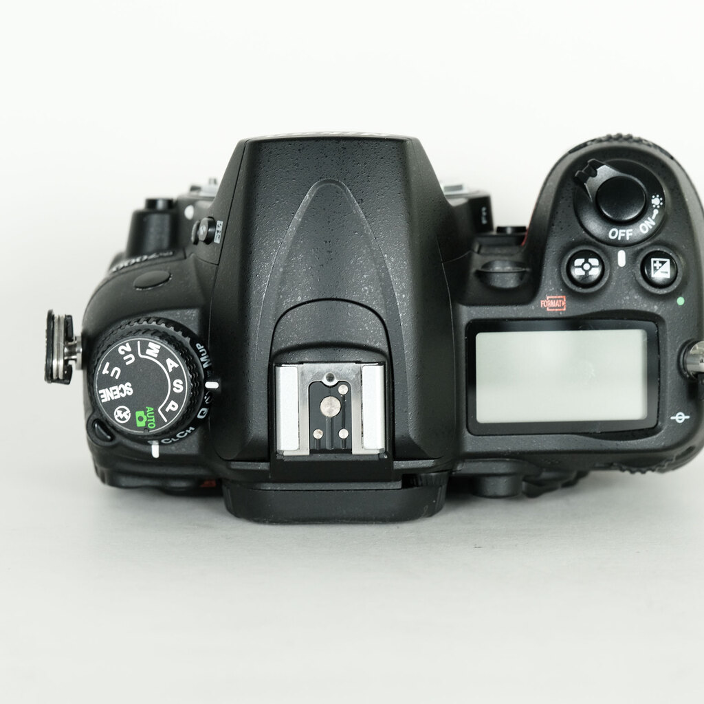NIKONニコン　D7000　少々訳アリ　ショット数26,480枚 NIKONニコン D7000 少々訳アリ ショット数26,480枚 デジタルカメラ