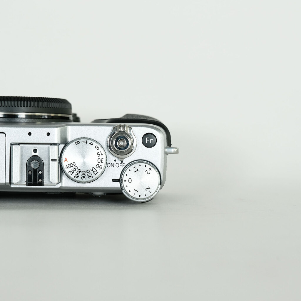FUJIFILM X-E1 シルバー FUJIFILM X-E1 シルバー