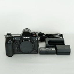 Panasonic LUMIX DC-S1 Panasonic LUMIX DC-S1