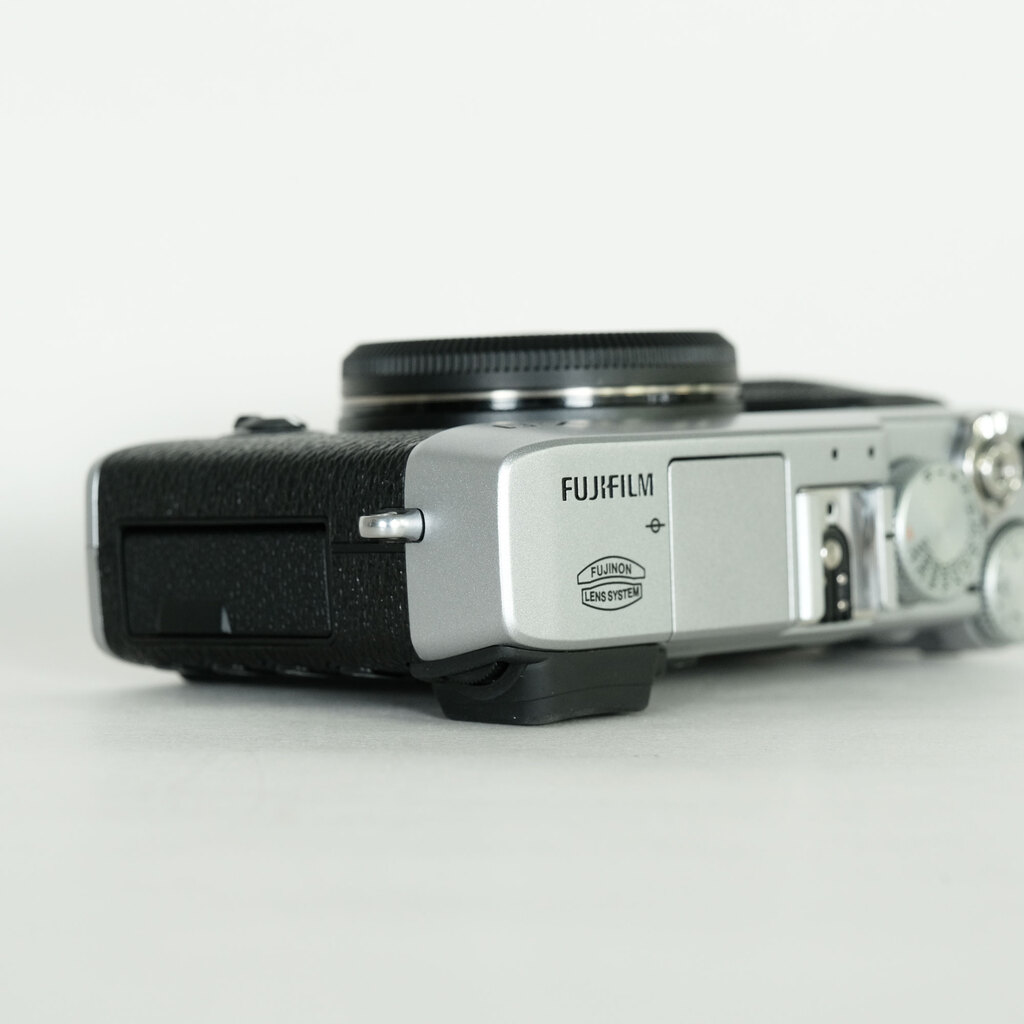 FUJIFILM X-E1 シルバー FUJIFILM X-E1 シルバー