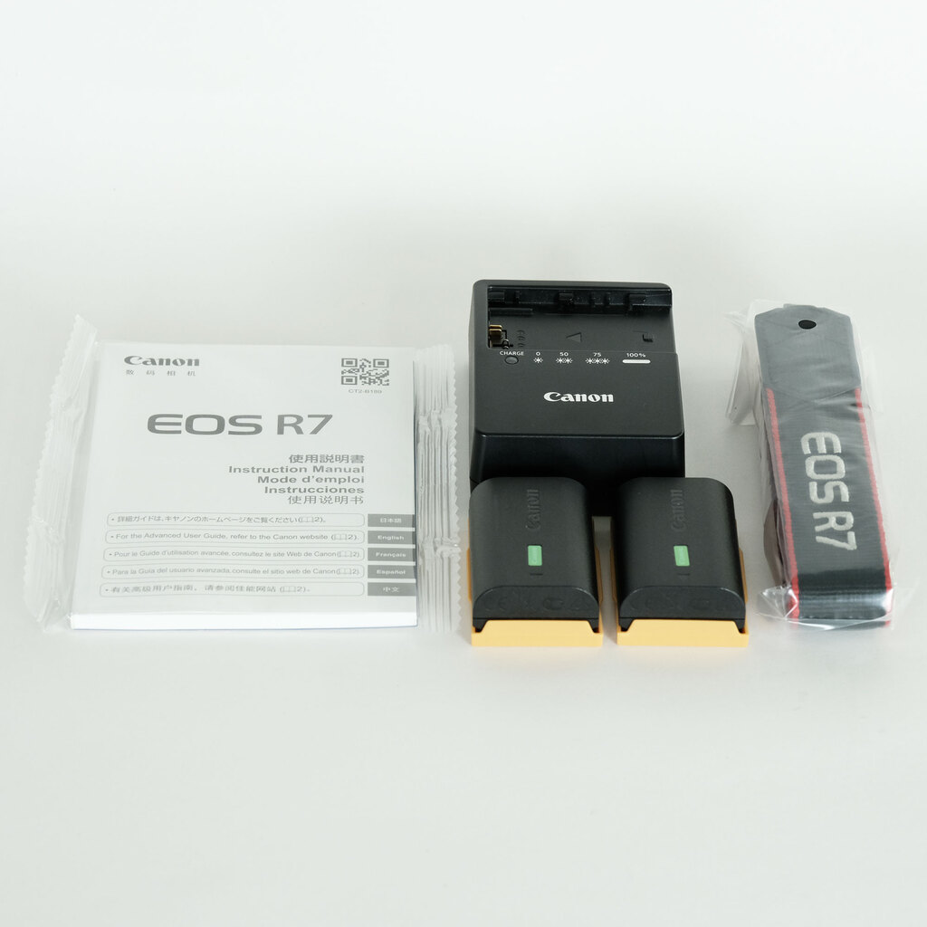 Canon EOS R7 Canon EOS R7