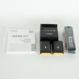 Canon EOS R7 Canon EOS R7