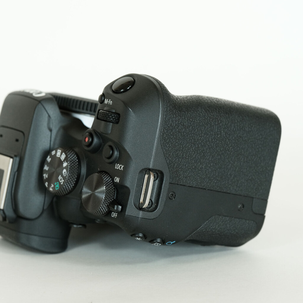 ※バーバリー　Canon EOS r10 ボディ　おまけ付き バーバリー様専用 Canon EOS r10 ボディ おまけ付き ミラーレス一眼