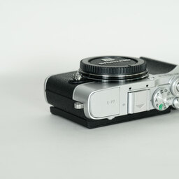 OLYMPUS PEN E-P7