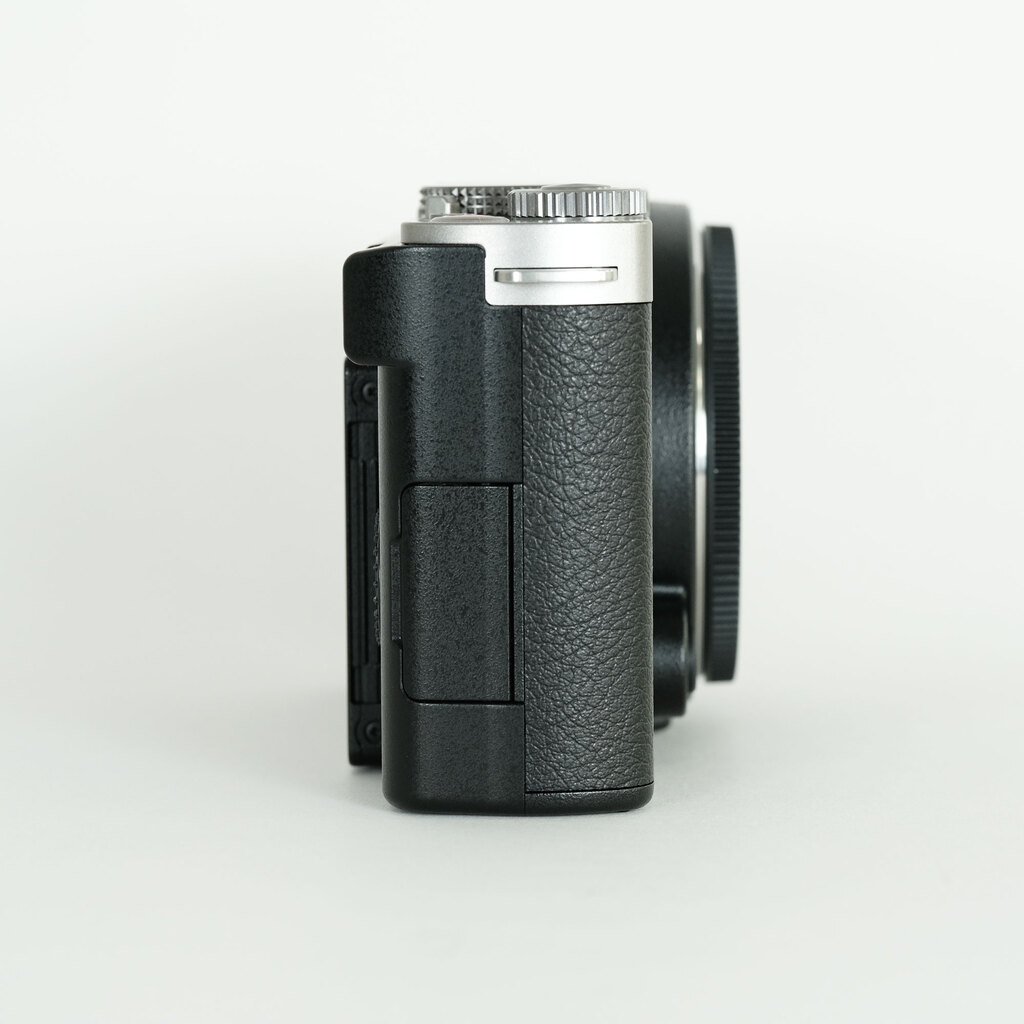 Panasonic LUMIX DC-S9 Panasonic LUMIX DC-S9