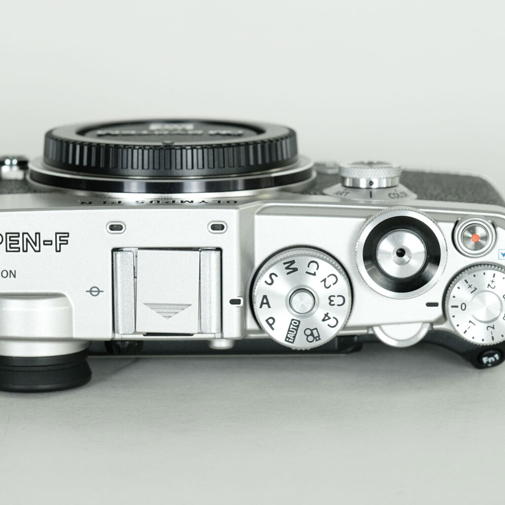 OLYMPUS PEN-F