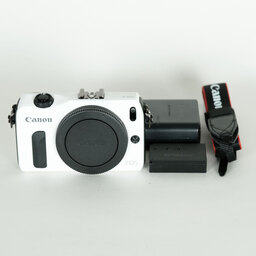 Canon EOS M ボディ ホワイト Canon EOS M ボディ ホワイト