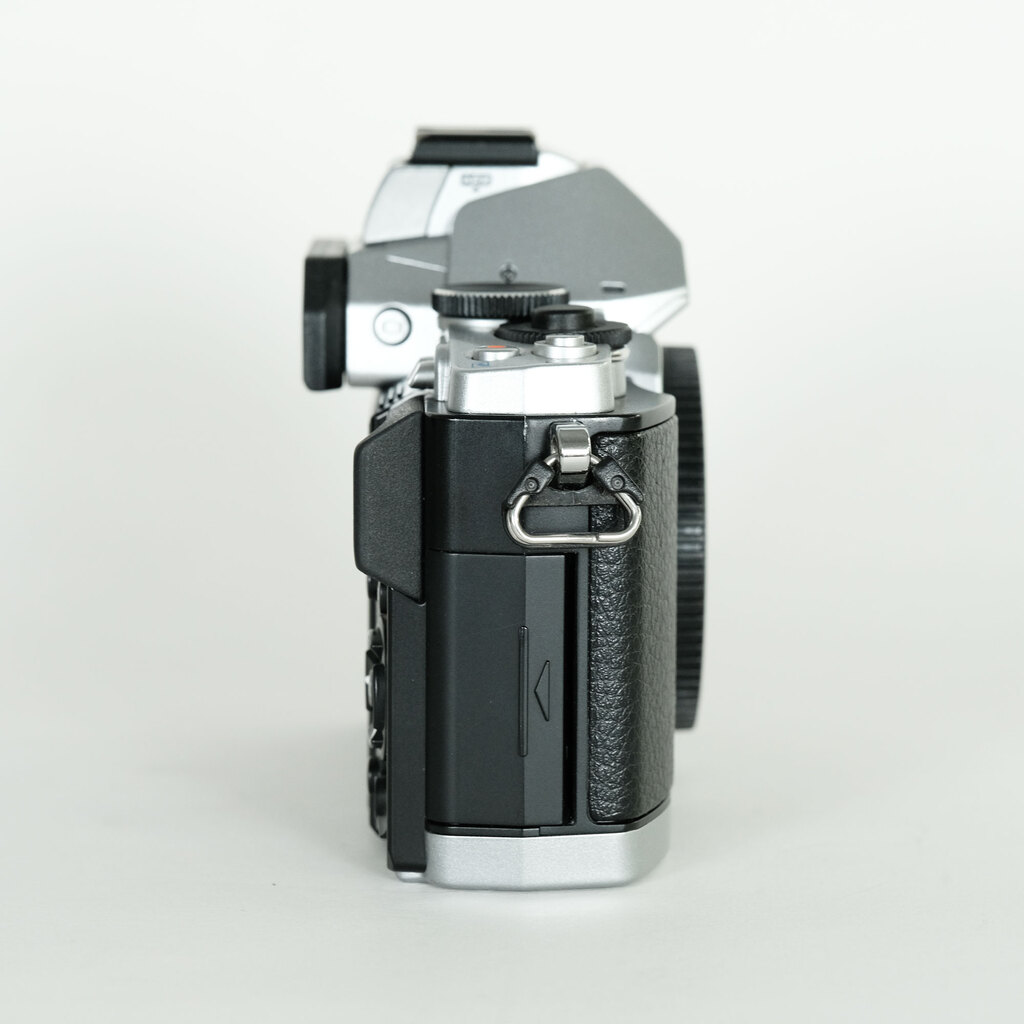 OLYMPUS OM-D E-M5 ボディ シルバー OLYMPUS OM-D E-M5 ボディ シルバー