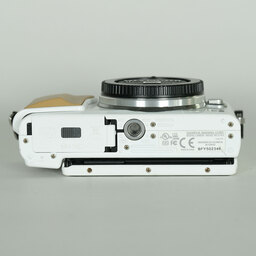 OLYMPUS PEN Lite E-PL5 ボディ ホワイト OLYMPUS PEN Lite E-PL5 ボディ ホワイト