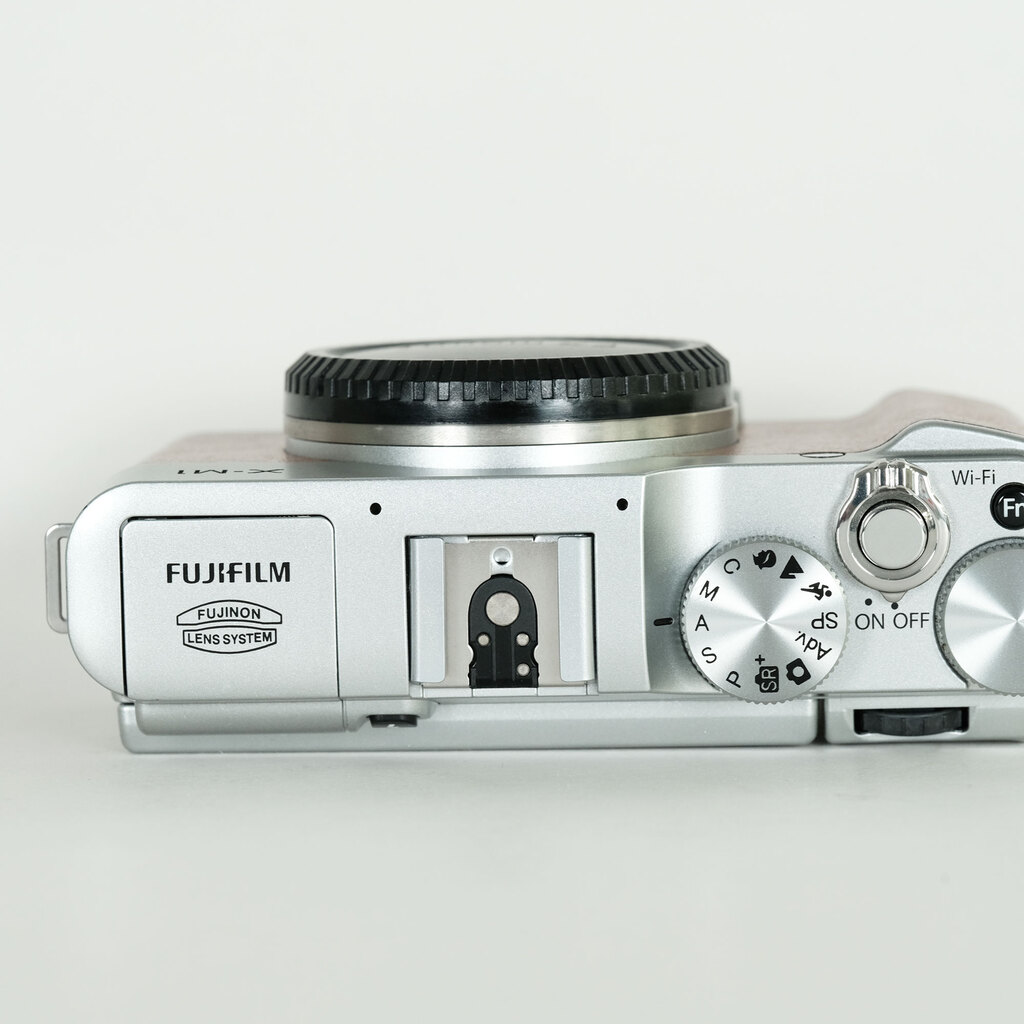 FUJIFILM X-M1 ボディ ブラウン FUJIFILM X-M1 ボディ ブラウン