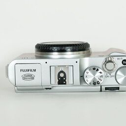 FUJIFILM X-M1 ボディ ブラウン FUJIFILM X-M1 ボディ ブラウン