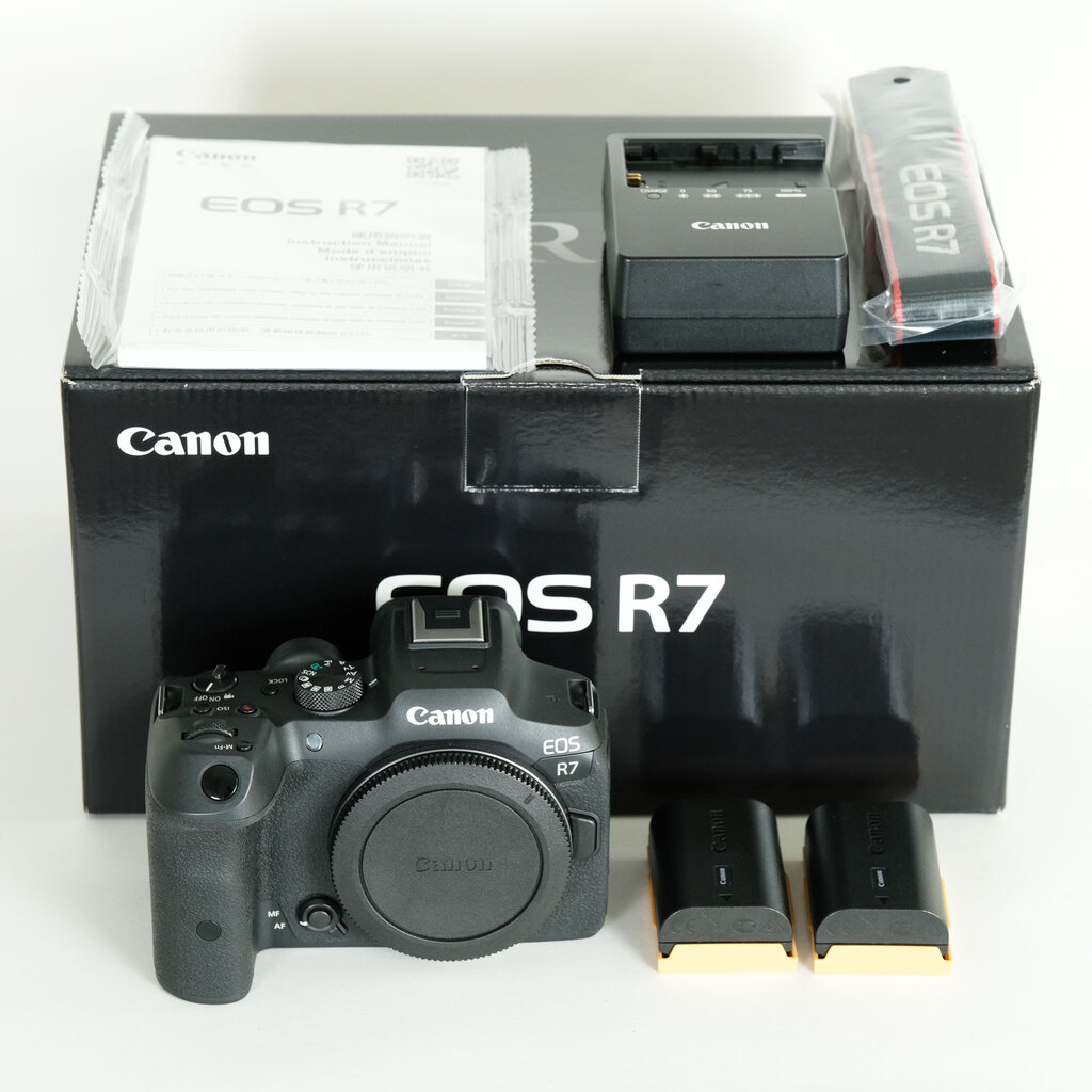 Canon EOS R7 Canon EOS R7